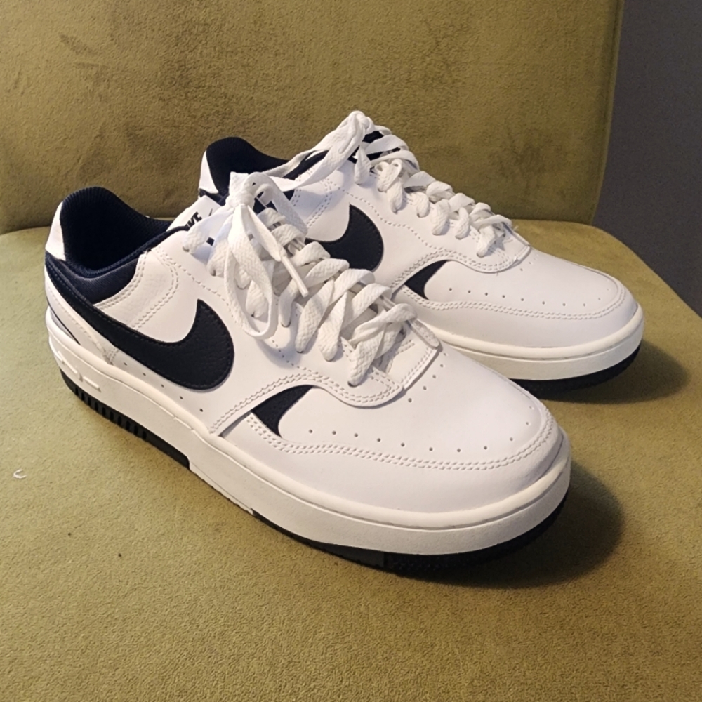 Nike White and Black Sneakers